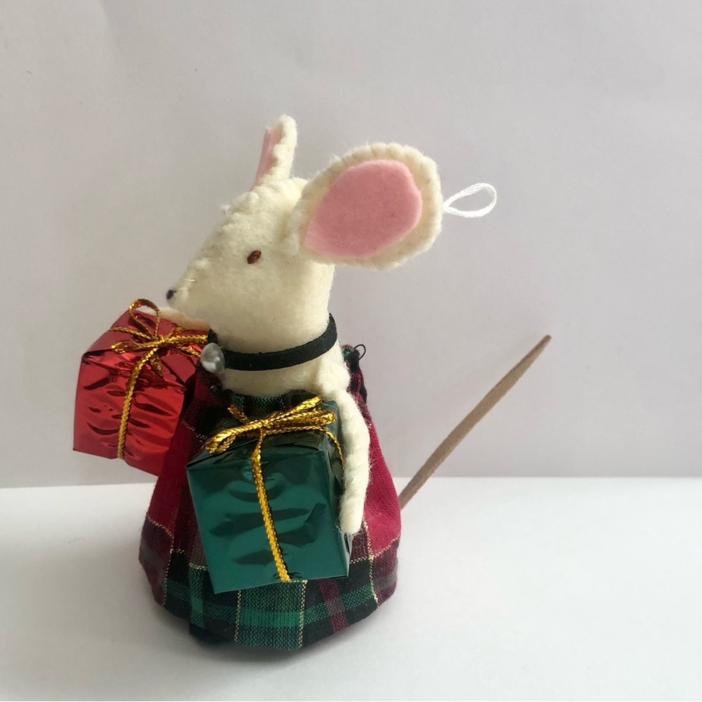 Christmas mouse ornament felt holding 2 gifts  plaid dress holiday party - Picture 3 of 7